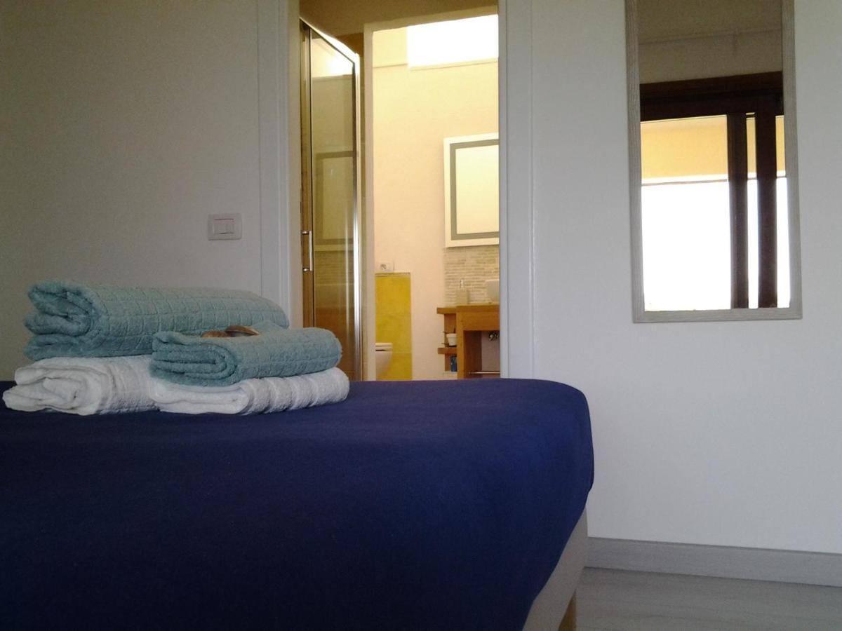 Frina Di Mari B&B San Teodoro  Buitenkant foto